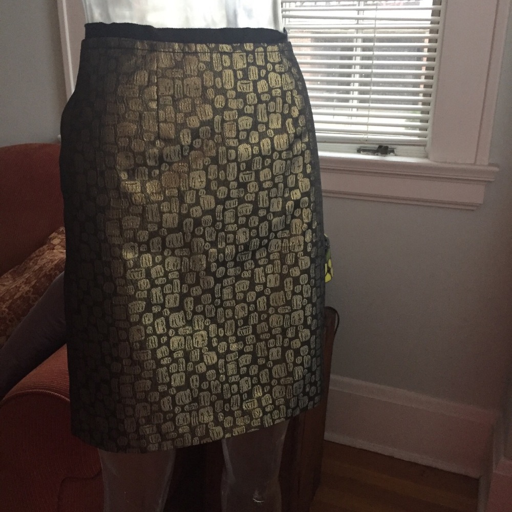Abstract metallic print skirt.